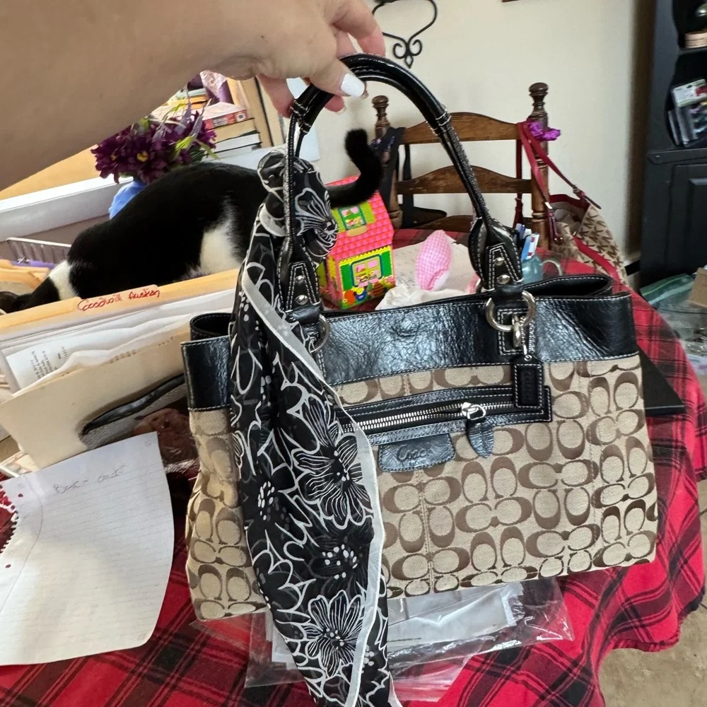 Coach Beige Signature Canvas Shoulder Tote with Black Trim VINTAGE - Picture 4 of 5